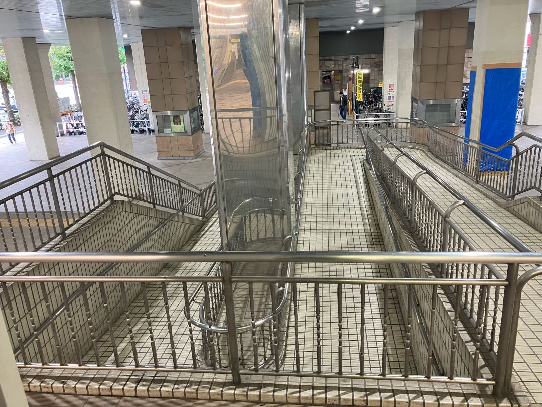 ２回折れ曲がるスロープ