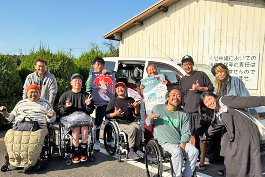 駐車場で撮った集合写真