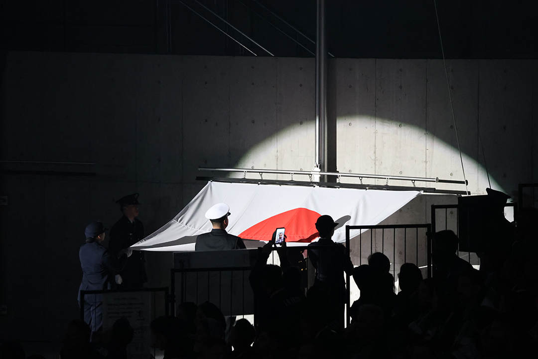 国旗掲揚をしています