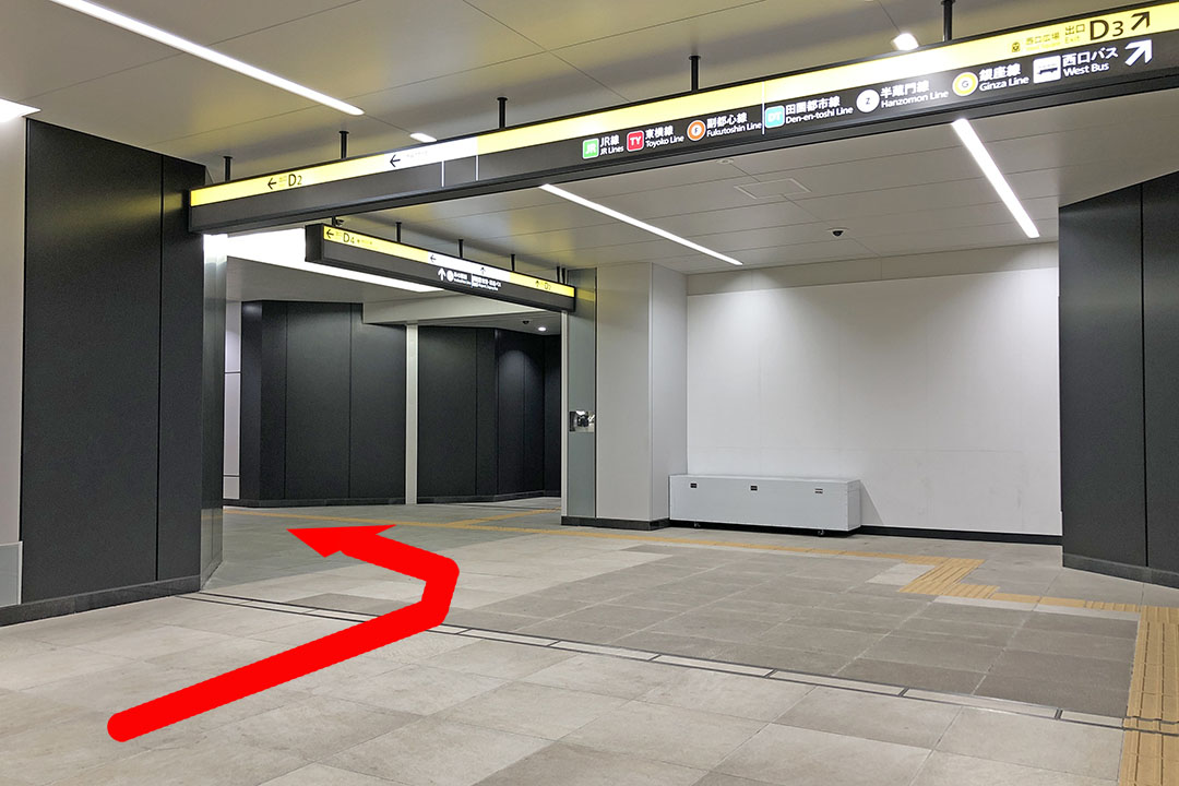 通路の突き当たり付近を写した写真