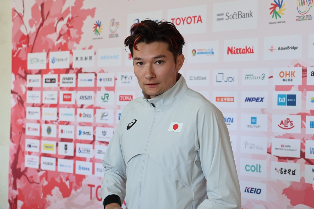 余裕の顔でインタビューに応える山田真樹選手