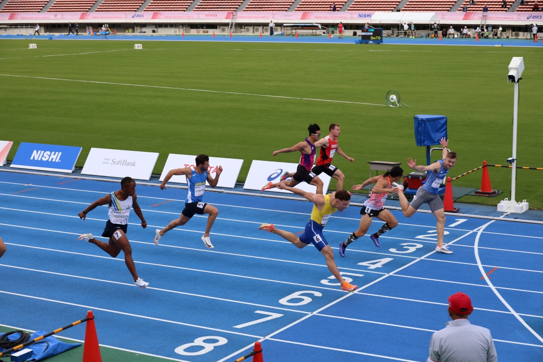 ゴールの瞬間、全員がほぼ2列でゴールイン