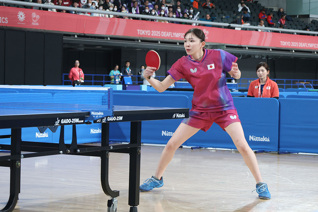 相手の球を打ち返す山田瑞恵選手2