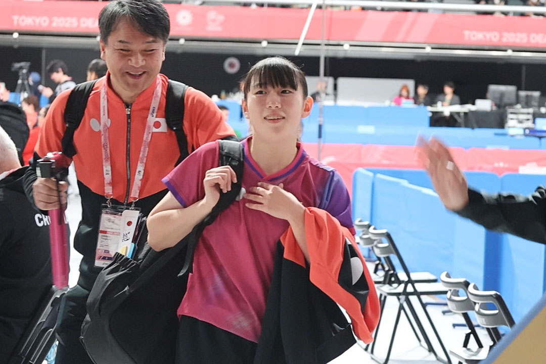 インタビューをルームへ向かう山田萌心選手