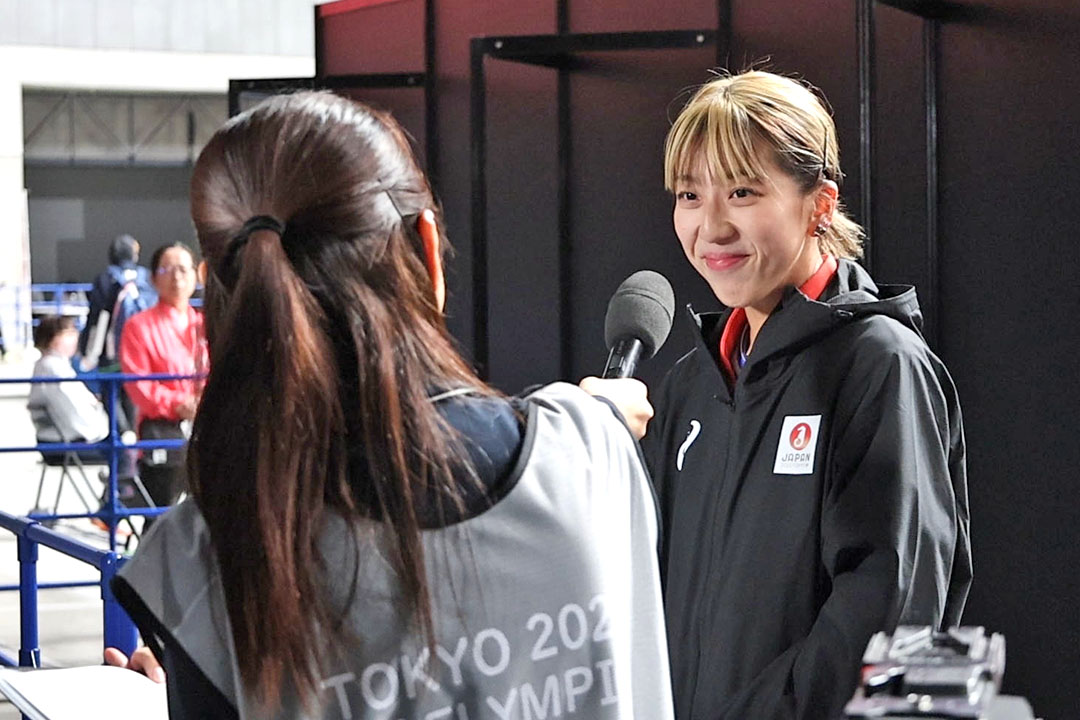 試合後インタビューを受ける亀澤選手