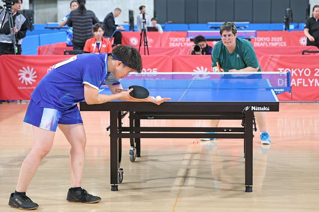 サーブをする木村選手