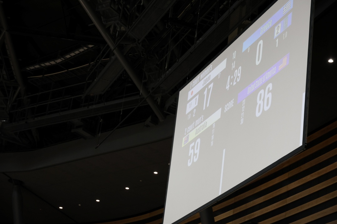 モニターには日本17点対ギリシャ0点の大幅リードが映されている