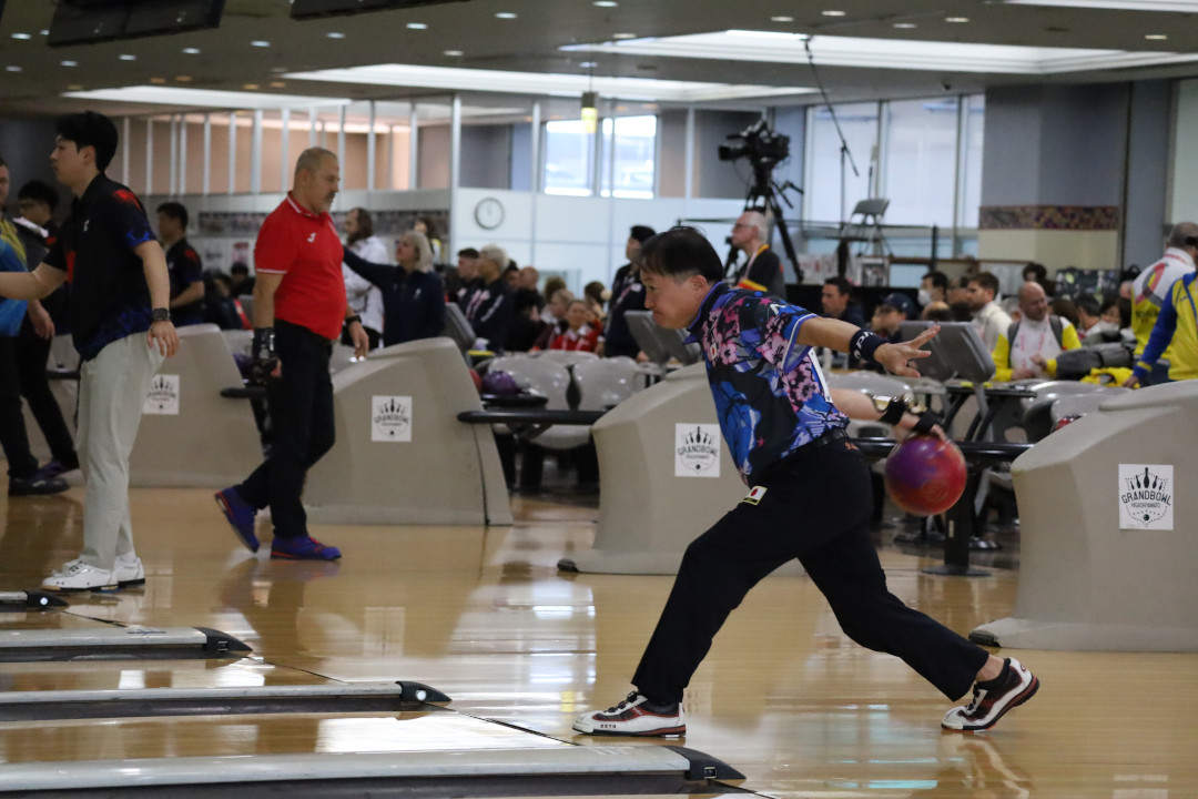 戸羽選手の投球のモーションを捉えた写真
