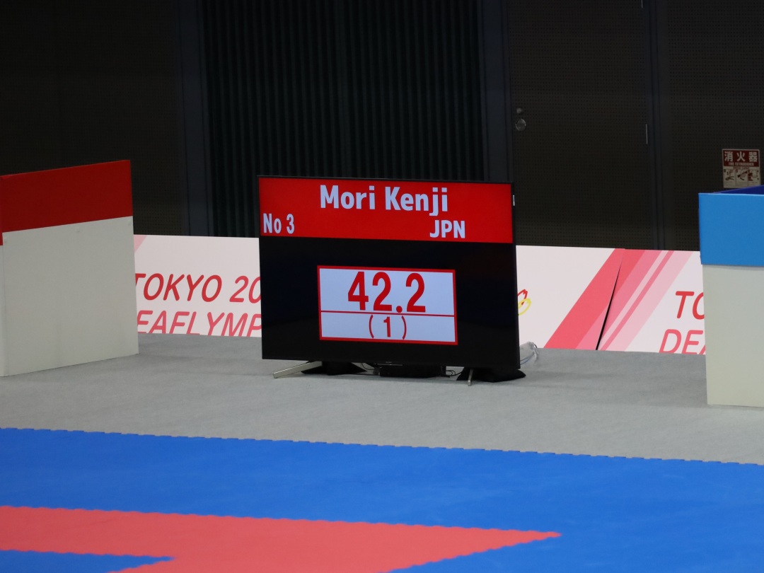 42.2点と表示されたスコアボード