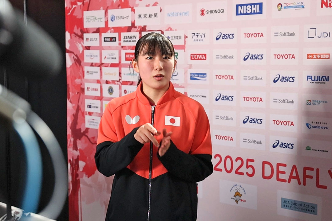 インタビューに答える山田萌選手