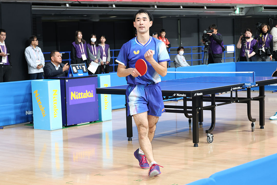 ポイントが入りガッツポーズをする川口功人選手