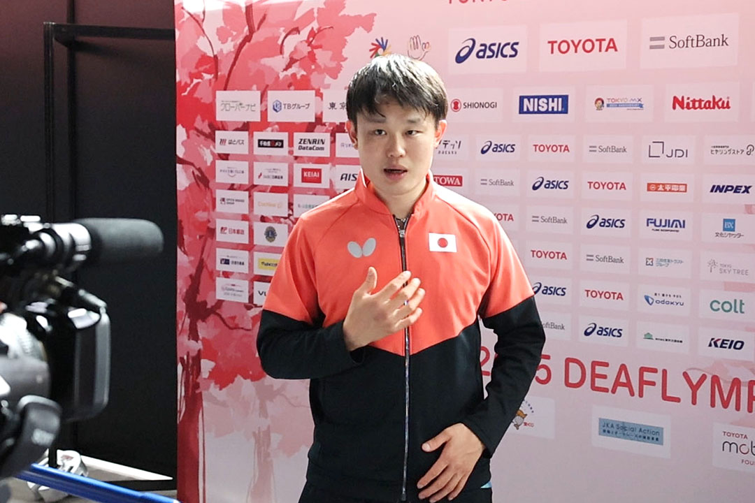 試合後のインタビューに応じる灘光晋太郎選手