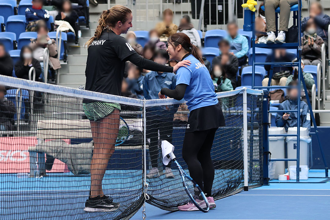 お互いをたたえ合う姿は美しいものがありました