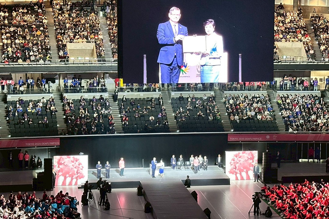 アダム・コーサ会長と小池百合子東京都知事