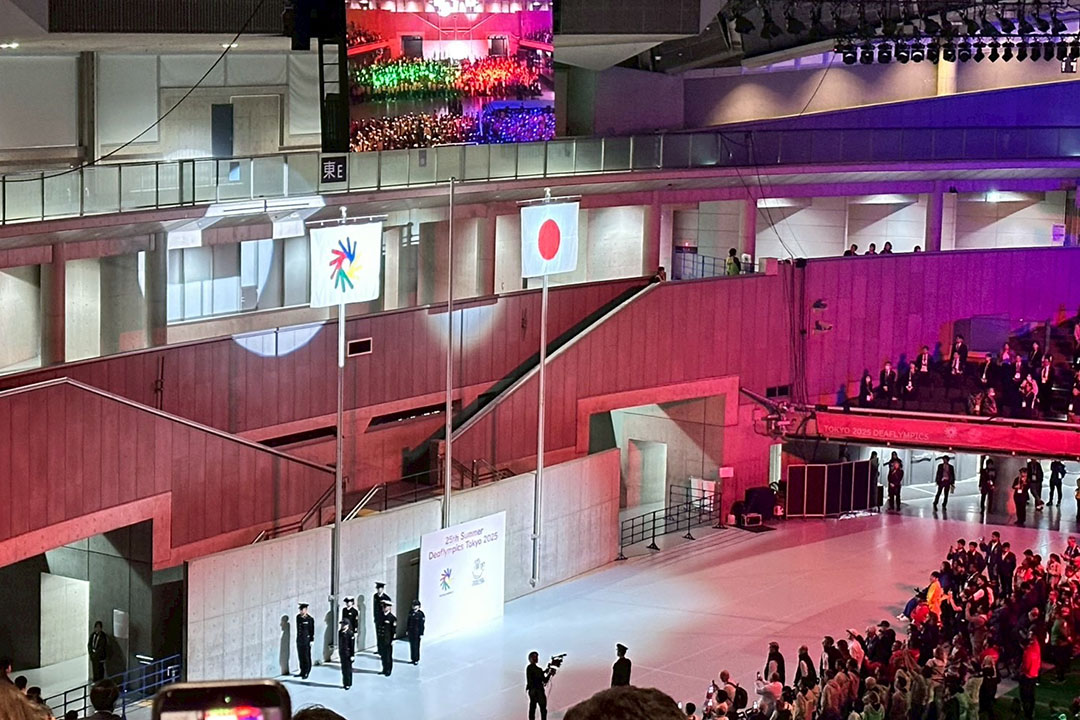 デフリンピック旗 返還