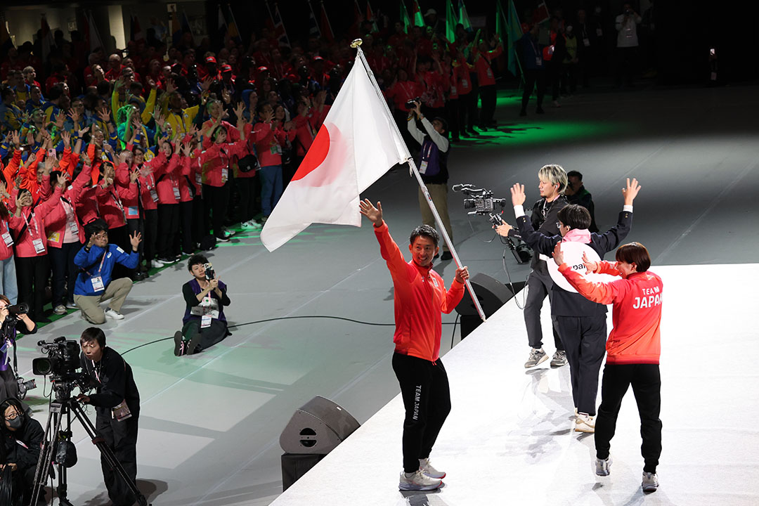 最後に登場した日本選手団
