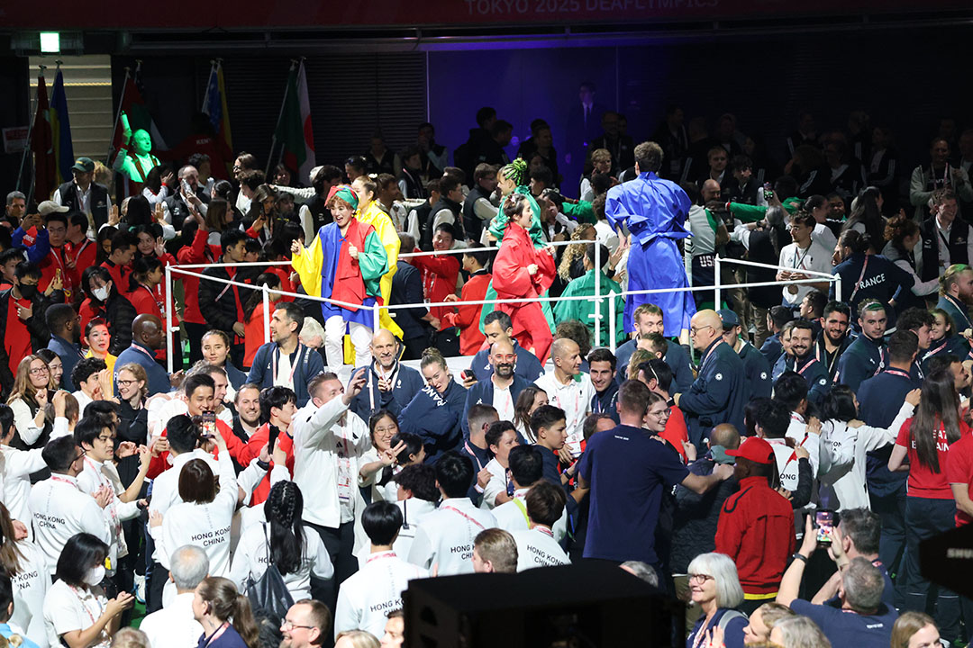 踊ったり写真を撮ったりしながら盛り上がってます