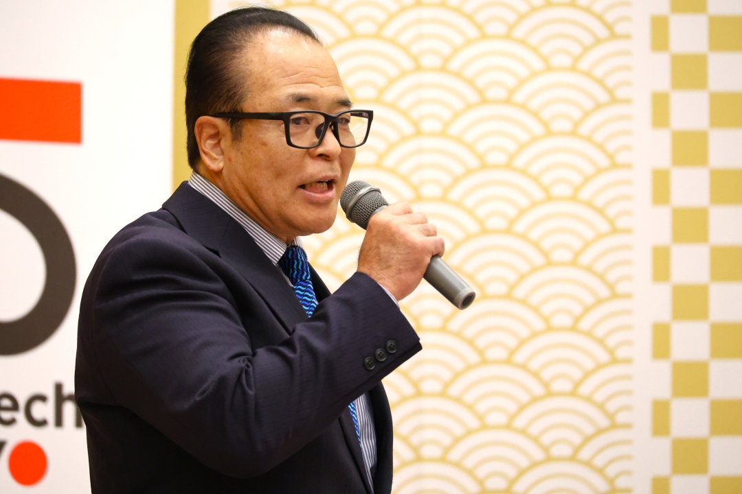 挨拶する入来支部長