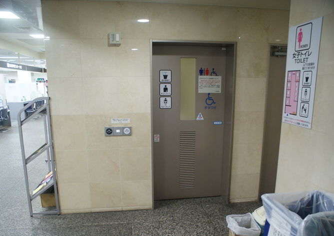 新宿区役所 本庁舎－1F 女子トイレ側