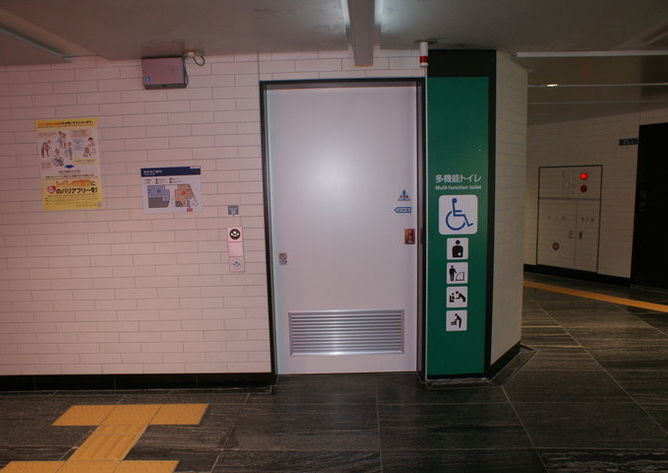 銀座駅／東京メトロ 日比谷線・日比谷線・丸ノ内線－B1F 改札外 C8出口付近