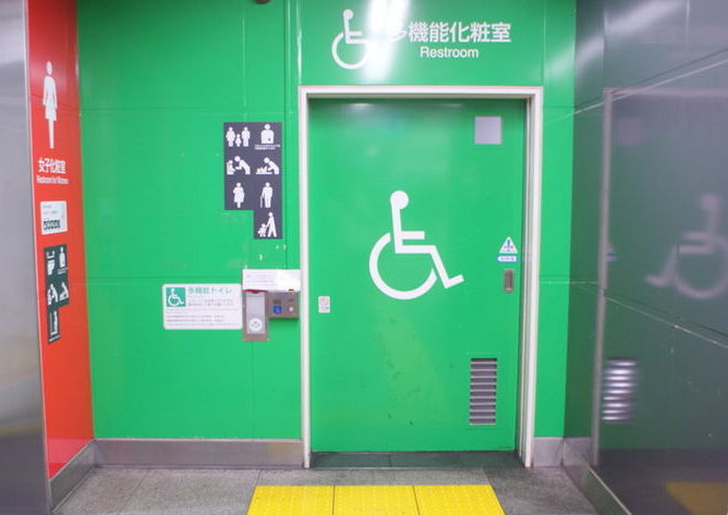 秋葉原駅／JR 京浜東北線・総武線－1F 改札内 ３・４番線方面階段付近