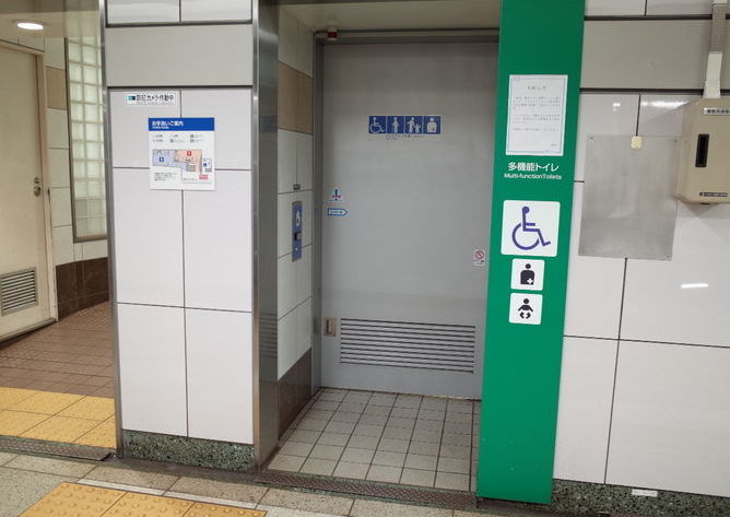 六本木駅／東京メトロ 日比谷線－B2F １番線ホーム エレベーター付近