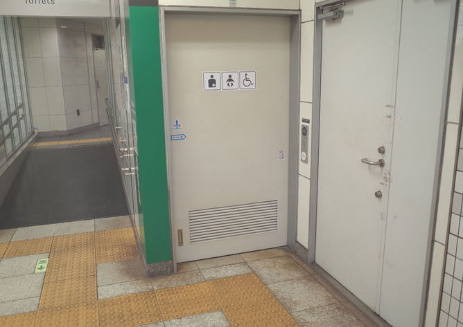 飯田橋駅／東京メトロ 東西線・有楽町線・南北線－B2F 改札内 きっぷうりば付近