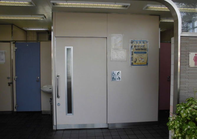 寛永寺前公衆トイレ