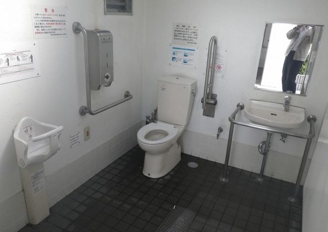 墨田区立京成橋公衆トイレ