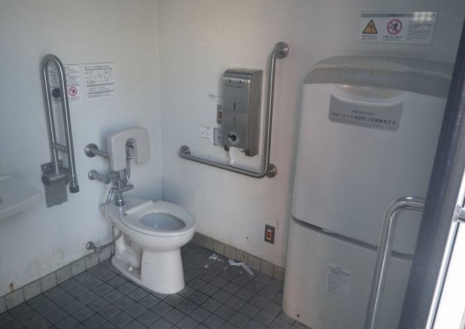 柳島橋際公衆トイレ